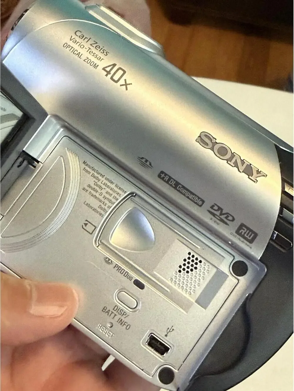 Sony Handycam DCR-DVD108 40x Optical Zoom DVD/DVD-RW 2.5in LCD ( READ )